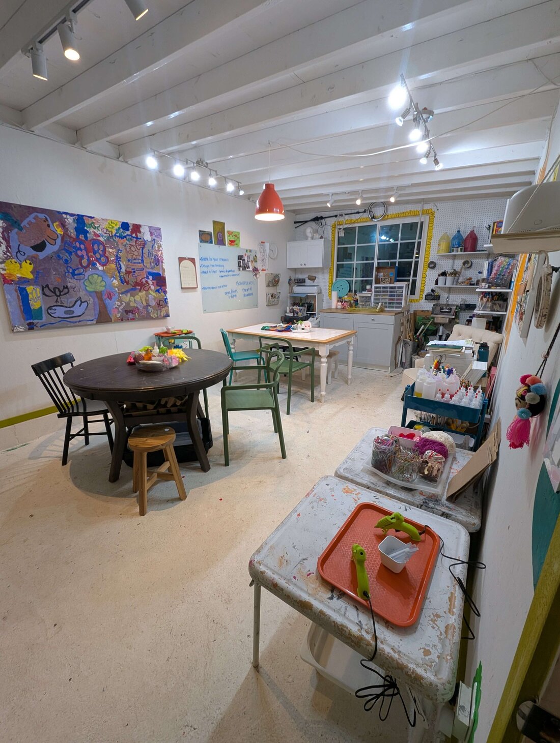 The calm, material-rich interior of Pachis art studio set up for a toddler art class in Linda Vista